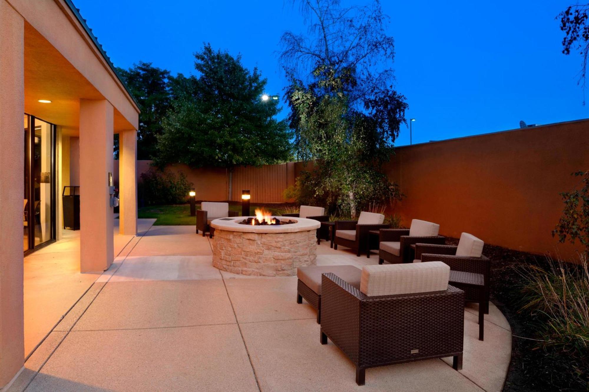 Courtyard By Marriott קוקומו מראה חיצוני תמונה